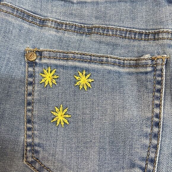 Altar’d State Embroidered Jean Shorts - Size 26(3) - Picture 8 of 10